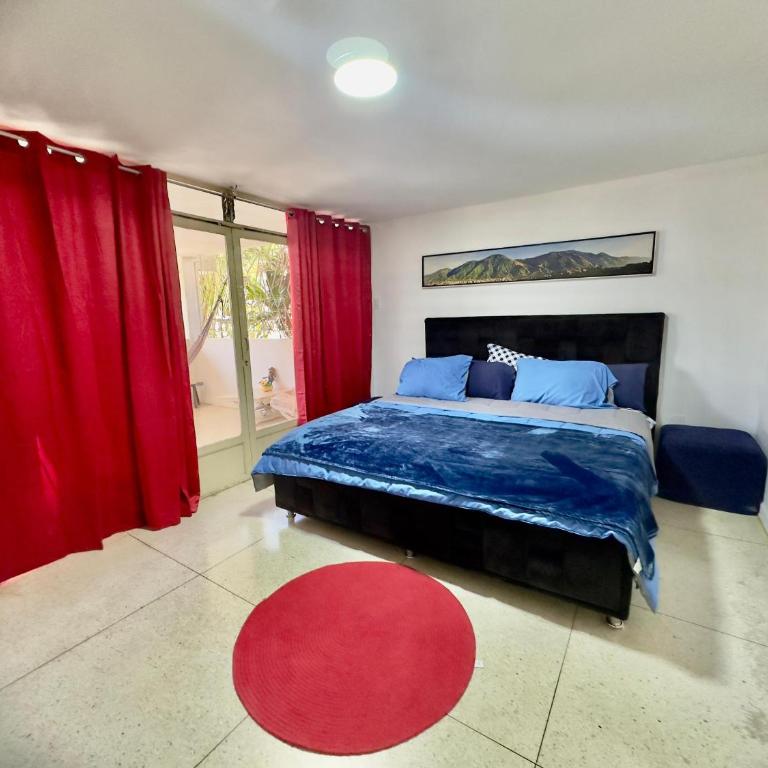 Apartamento Único en Caracas 3 habitaciones, 3 baños, terrazas, hamaca, estacionamiento, smartv, wifi y una decoración brutal estilo Art Déco - Moderno - Deluxe Apartment - 10