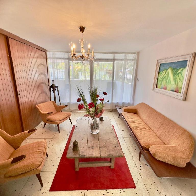 Apartamento Único en Caracas 3 habitaciones, 3 baños, terrazas, hamaca, estacionamiento, smartv, wifi y una decoración brutal estilo Art Déco - Moderno - Deluxe Apartment - 38