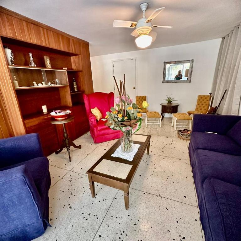 Apartamento Único en Caracas 3 habitaciones, 3 baños, terrazas, hamaca, estacionamiento, smartv, wifi y una decoración brutal estilo Art Déco - Moderno - Deluxe Apartment - 42
