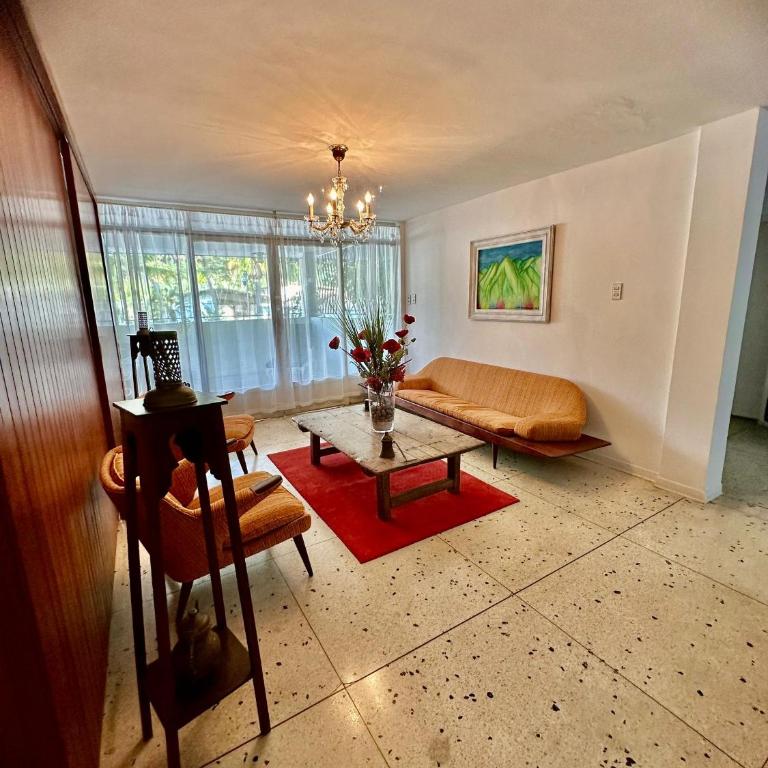Apartamento Único en Caracas 3 habitaciones, 3 baños, terrazas, hamaca, estacionamiento, smartv, wifi y una decoración brutal estilo Art Déco - Moderno - Deluxe Apartment - 45