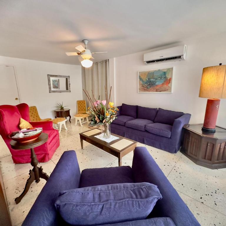 Apartamento Único en Caracas 3 habitaciones, 3 baños, terrazas, hamaca, estacionamiento, smartv, wifi y una decoración brutal estilo Art Déco - Moderno - Deluxe Apartment - 52
