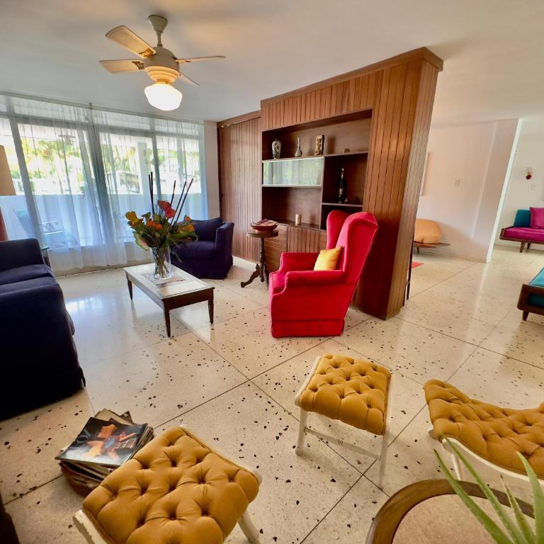 Apartamento Único en Caracas 3 habitaciones, 3 baños, terrazas, hamaca, estacionamiento, smartv, wifi y una decoración brutal estilo Art Déco - Moderno - Deluxe Apartment - 51