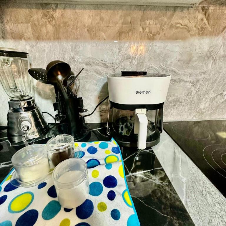 Apartamento Único en Caracas 3 habitaciones, 3 baños, terrazas, hamaca, estacionamiento, smartv, wifi y una decoración brutal estilo Art Déco - Moderno - Deluxe Apartment - 71