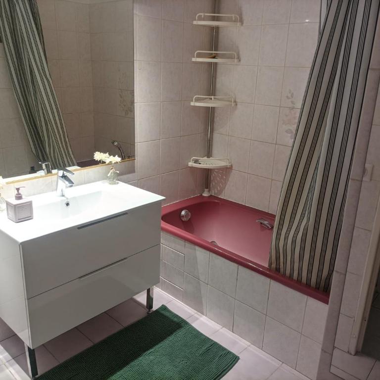 Pointe Rouge à 2mn de la plage - avec petite vue mer - Appartement 2 Chambres - 9