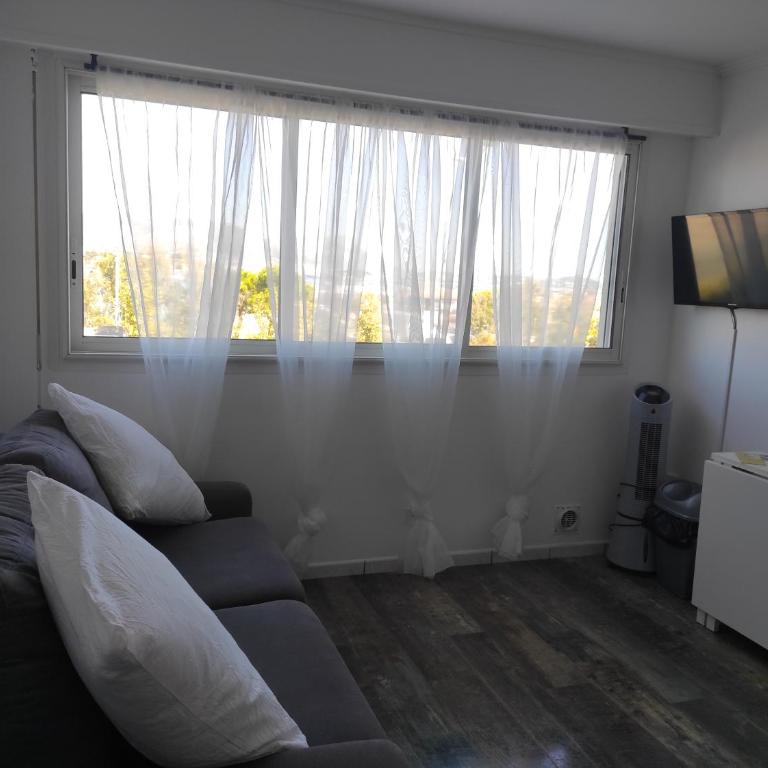 L'antre de MER "Les pieds dans l'eau" - Vue mer - CLIM - Embarcadère - Plage de sable et restaurants à pied - Arrivée autonome dès 17H - Codes sur messagerie - - One-Bedroom Apartment - 40
