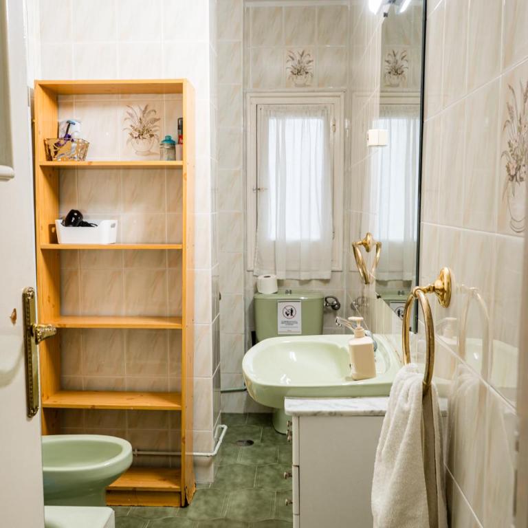 Amplio apartamento en Chamberí by beBalmy - Apartment - 8