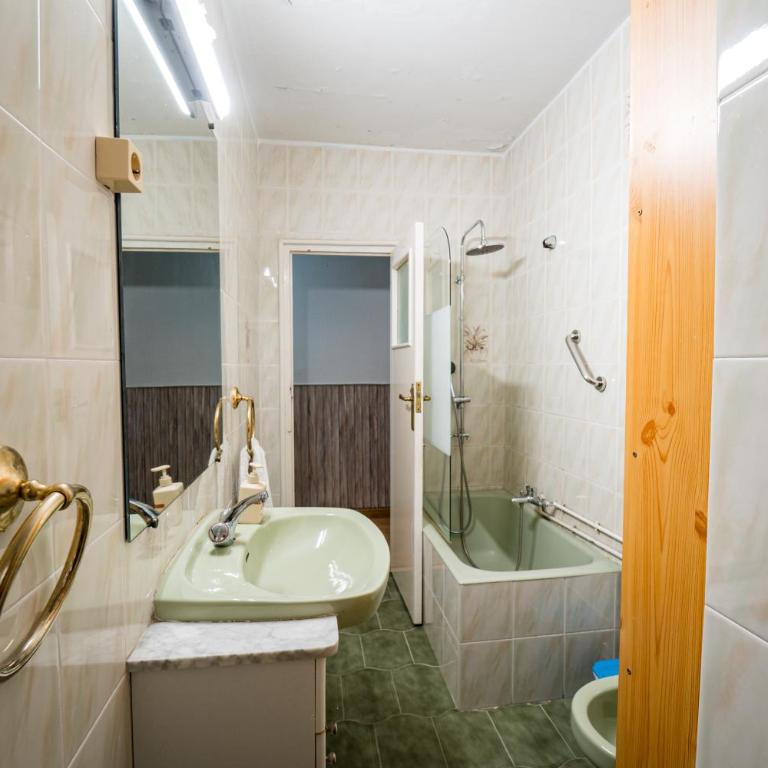 Amplio apartamento en Chamberí by beBalmy - Apartment - 9