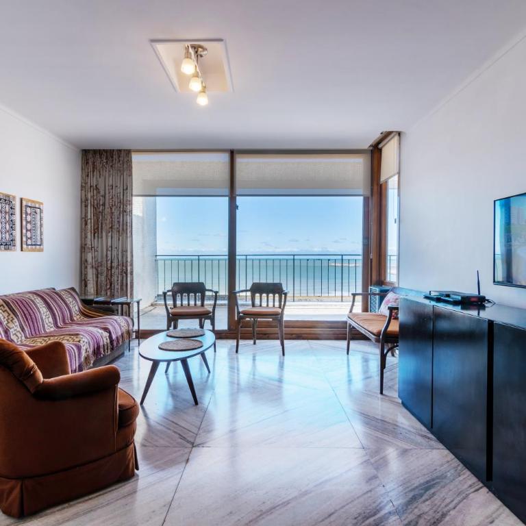 Depto con Amplia Terraza frente a Playa Grande en Edificio Premiado - Three-Bedroom Apartment - 1