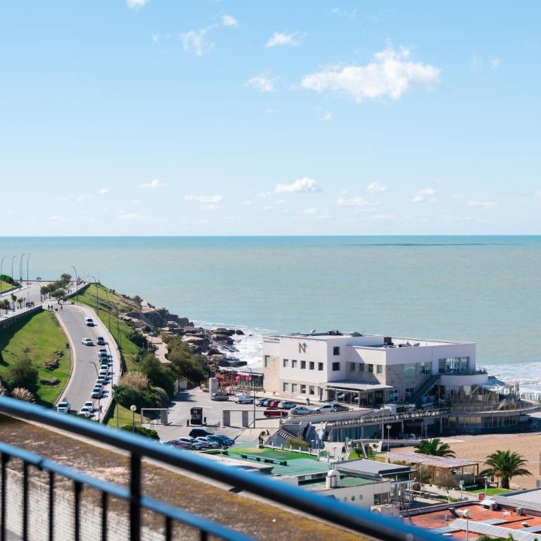 Depto con Amplia Terraza frente a Playa Grande en Edificio Premiado - Three-Bedroom Apartment - 26