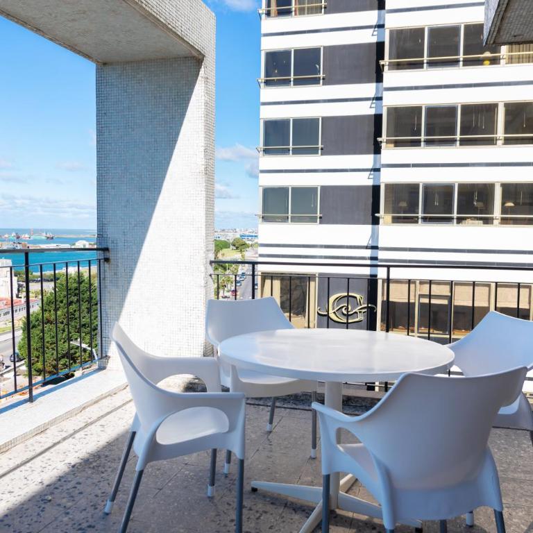 Depto con Amplia Terraza frente a Playa Grande en Edificio Premiado - Three-Bedroom Apartment - 7