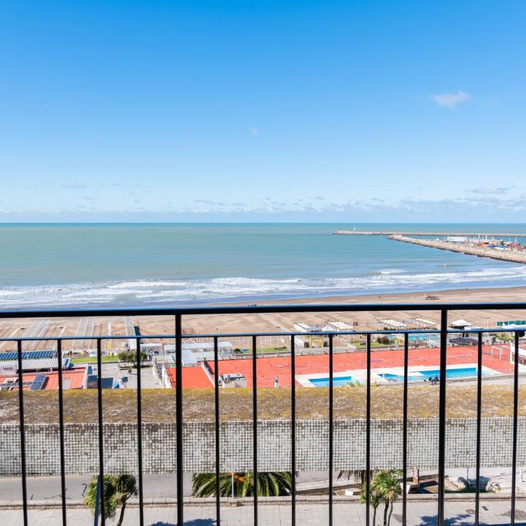 Depto con Amplia Terraza frente a Playa Grande en Edificio Premiado - Three-Bedroom Apartment - 25
