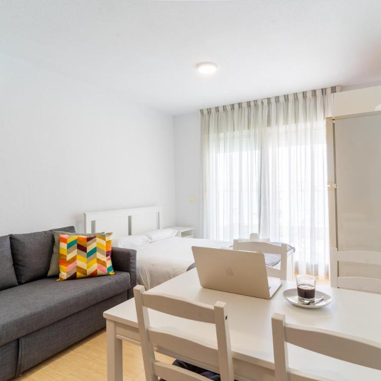 Santa Ana - One-Bedroom Apartment - 8