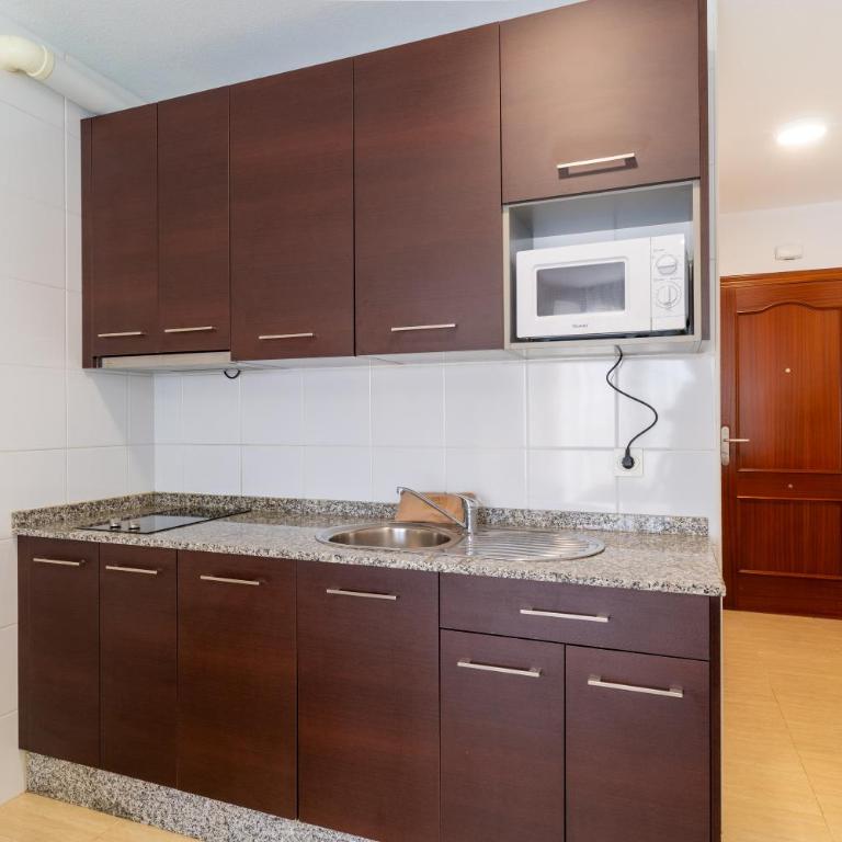 Santa Ana - One-Bedroom Apartment - 6