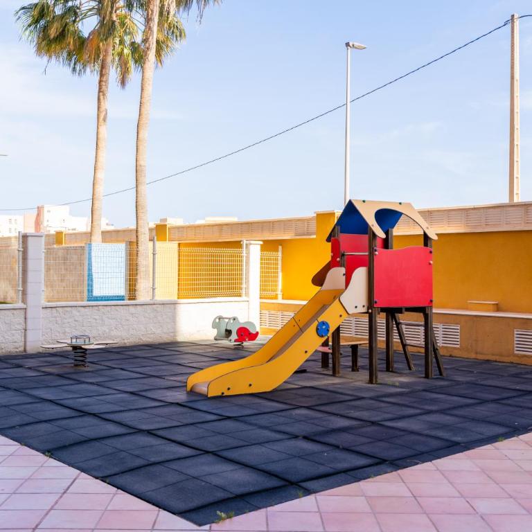 Santa Ana - One-Bedroom Apartment - 37