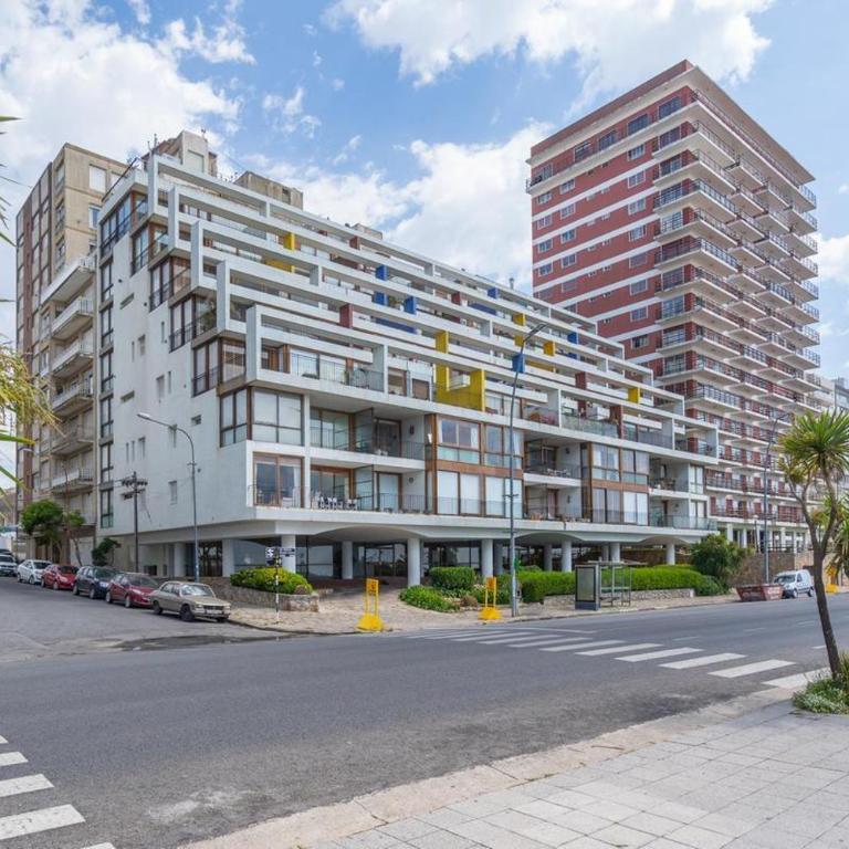 Depto con Amplia Terraza frente a Playa Grande en Edificio Premiado - Three-Bedroom Apartment - 28