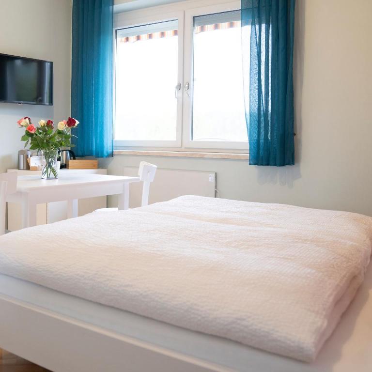 B&B Gösselsdorfer Seeblick - Zimmer mit Kingsize-Bett und Seeblick - 13