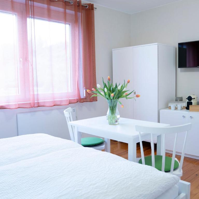 B&B Gösselsdorfer Seeblick - Zimmer mit Kingsize-Bett und Seeblick - 9