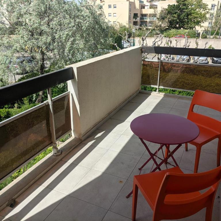 Pointe Rouge à 2mn de la plage - avec petite vue mer - Appartement 2 Chambres - 10