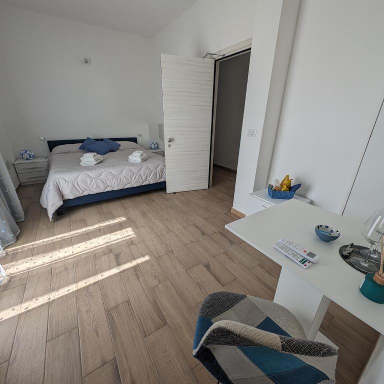 Stramontel - King Room - 44