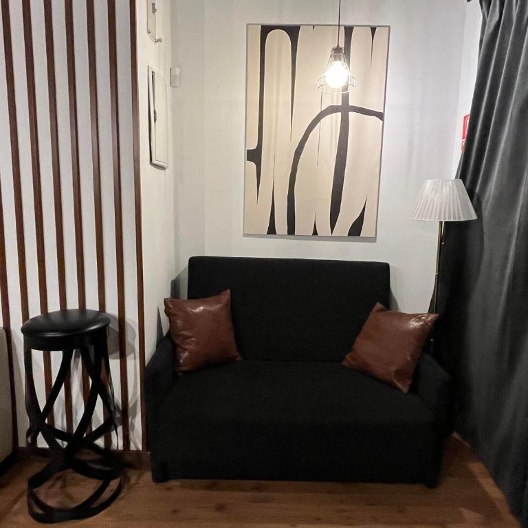 Chic12 only for millionaires groups - Three-Bedroom Apartment - 11