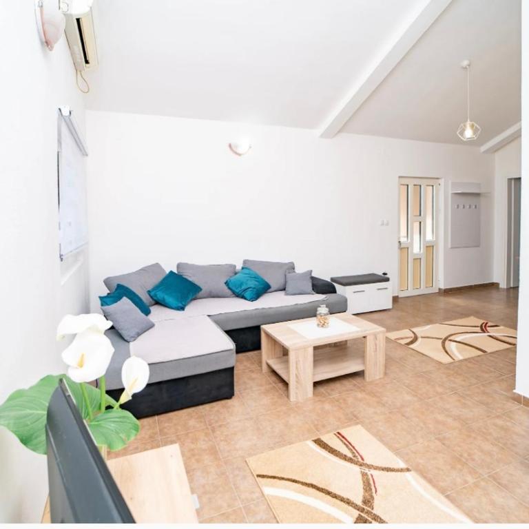 Apartment Pavle near the center with a view - Apartman sa 1 Spavaćom Sobom - 7