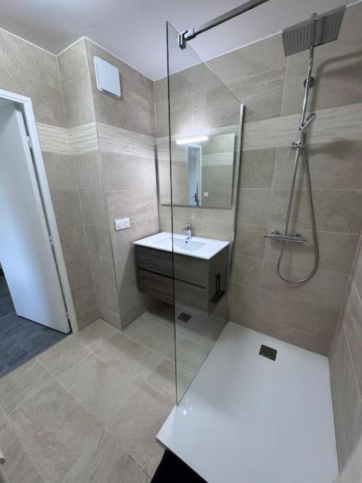 Spacieux T2 - Grande terrasse - One-Bedroom Apartment - 8