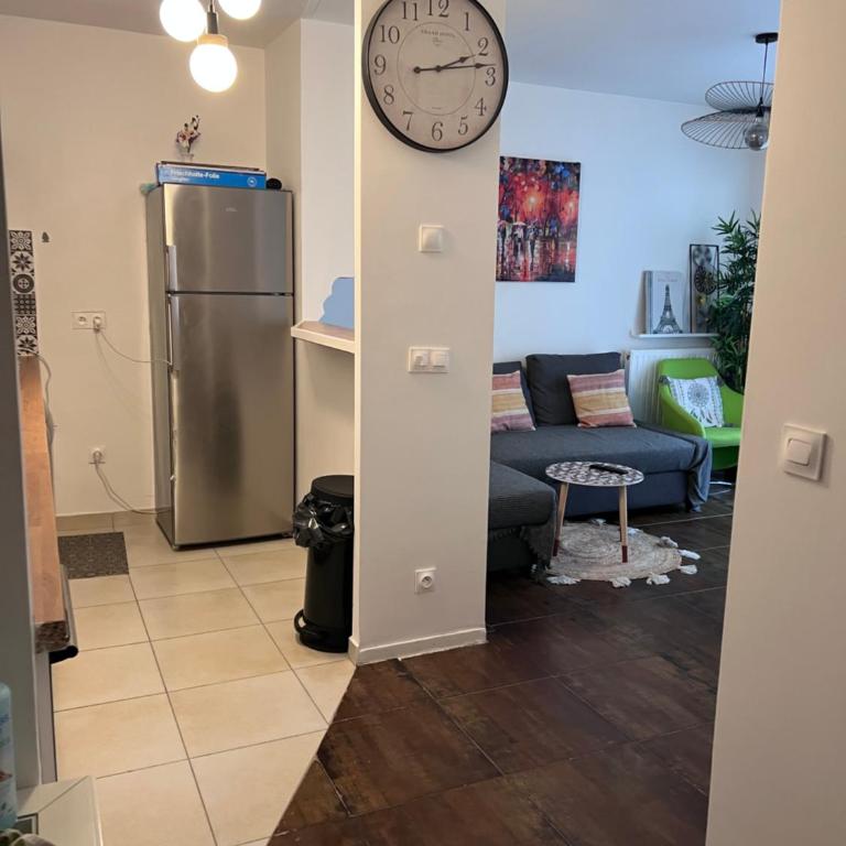 Appt à 10 min de Paris, 15 min a pied du SDF - Apartamento de 3 dormitorios - 18
