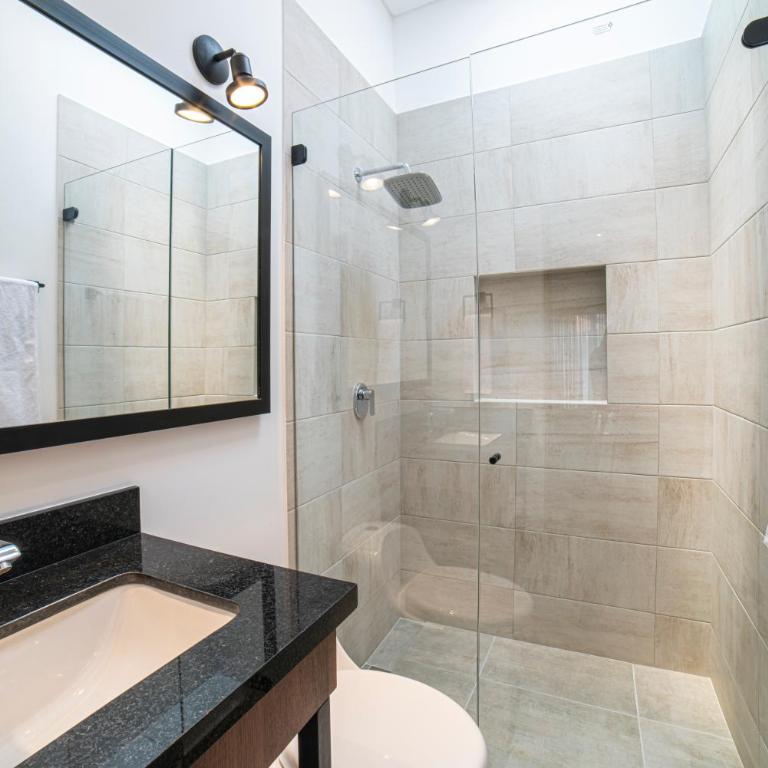 ERE Centenario Luxury Suites - Three-Bedroom Premium Apartment with Balcony - 9