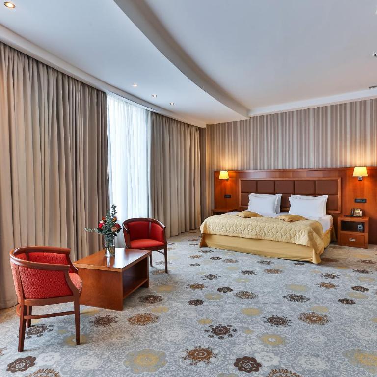 Kings Park Hotel - Superior King Suite - 1