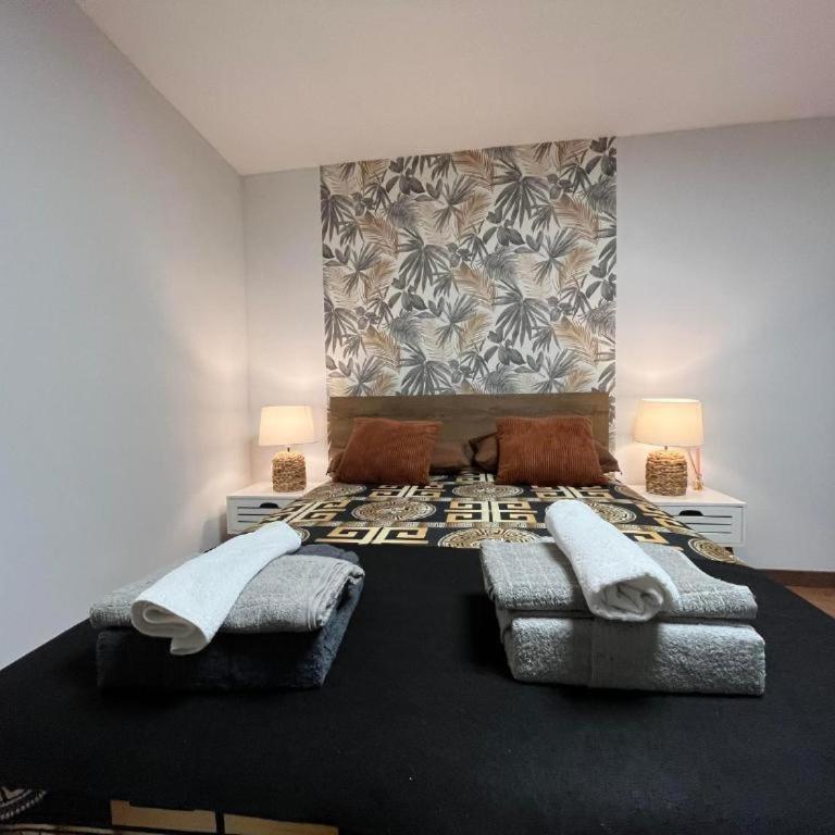 Chic12 only for millionaires groups - Three-Bedroom Apartment - 10