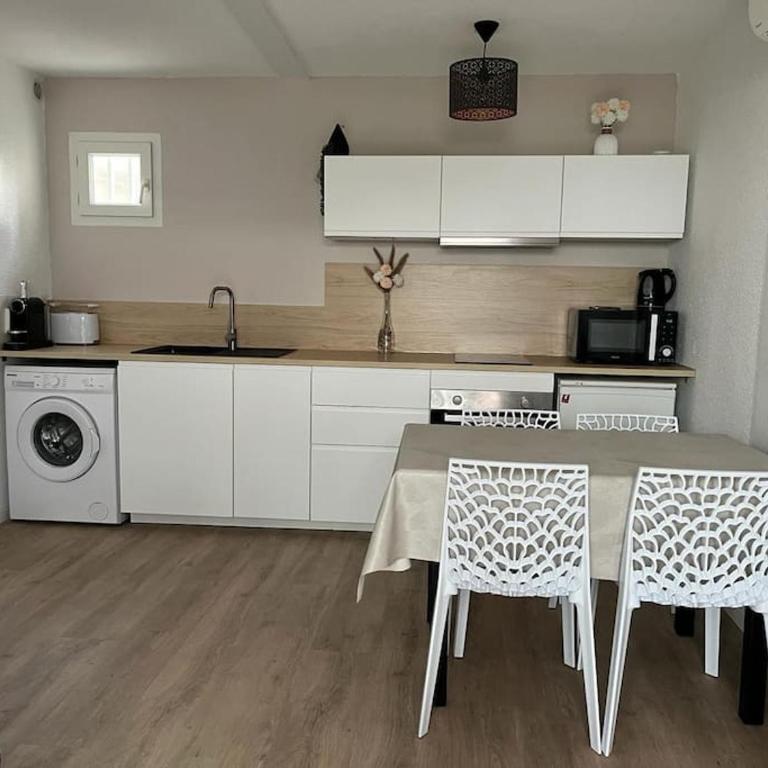 Superbe T2 climatisé avec terrasse & piscine avec accès direct à la mer - Appartement 1 Chambre - 3