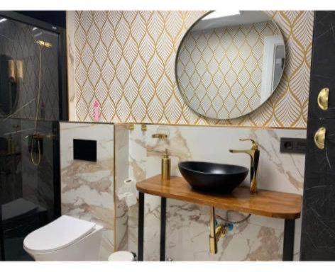 Chic12 only for millionaires groups - Three-Bedroom Apartment - 25