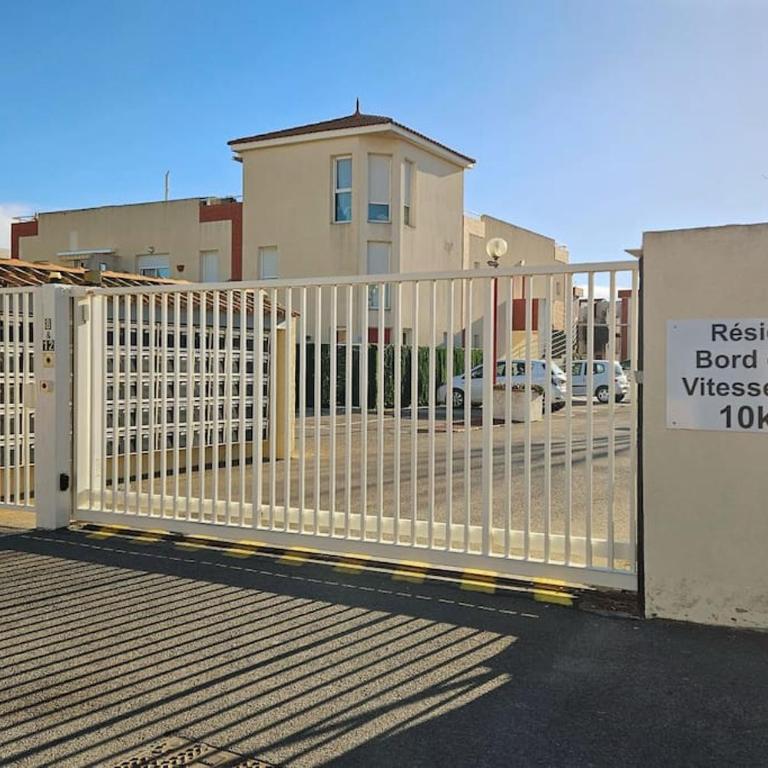 Superbe T2 climatisé avec terrasse & piscine avec accès direct à la mer - Appartement 1 Chambre - 10