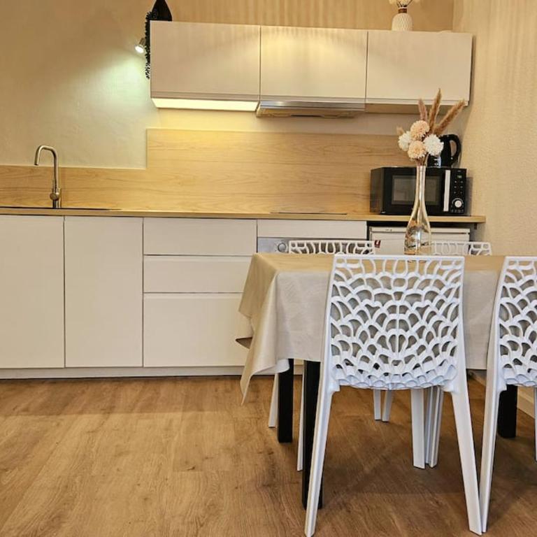 Superbe T2 climatisé avec terrasse & piscine avec accès direct à la mer - Appartement 1 Chambre - 19