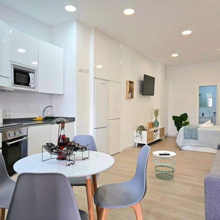 Moderno loft a 250 metros de la playa & parking - Apartamento Estudio - 1