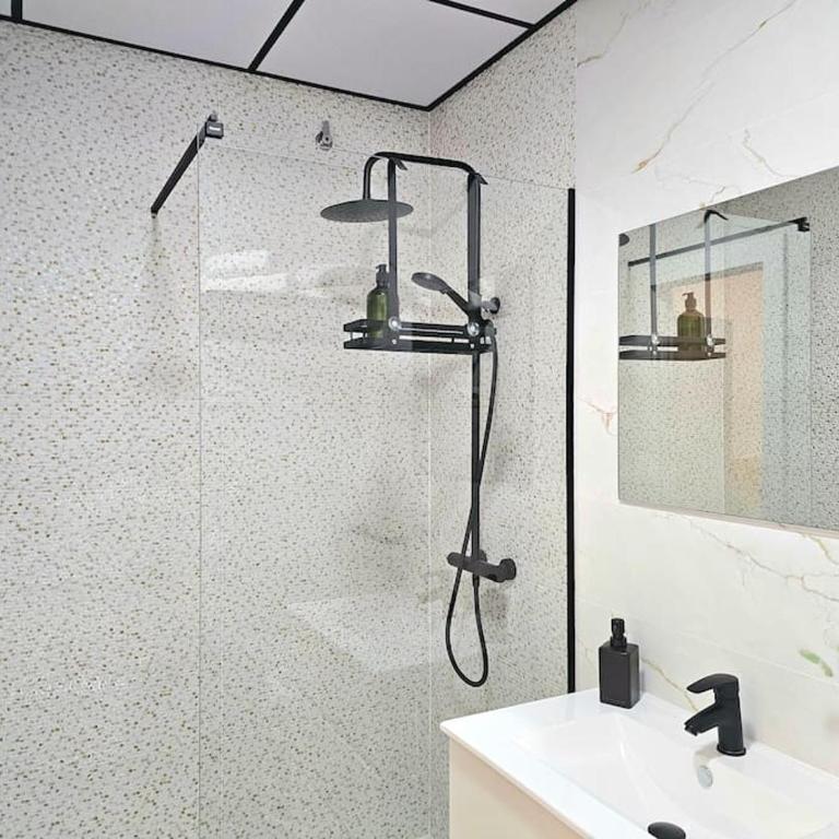 Moderno loft a 250 metros de la playa & parking - Apartamento Estudio - 3