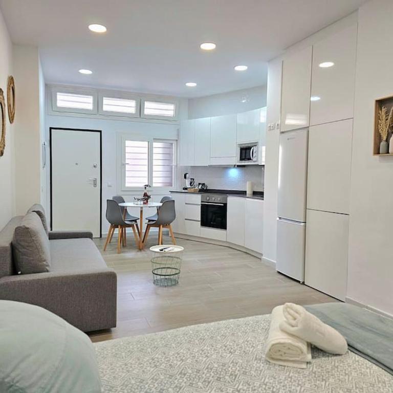 Moderno loft a 250 metros de la playa & parking - Apartamento Estudio - 11