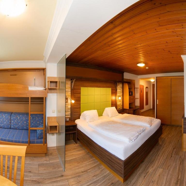 Hotel-Pension Egger - Großes Doppelzimmer - 5