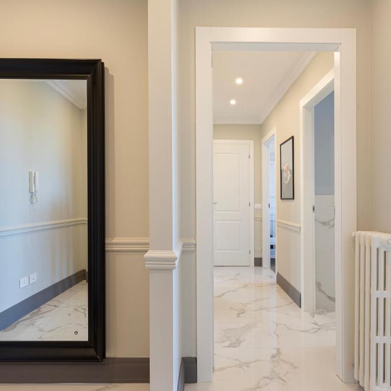 PepeNero - Two-Bedroom Apartment with Balcony - 12