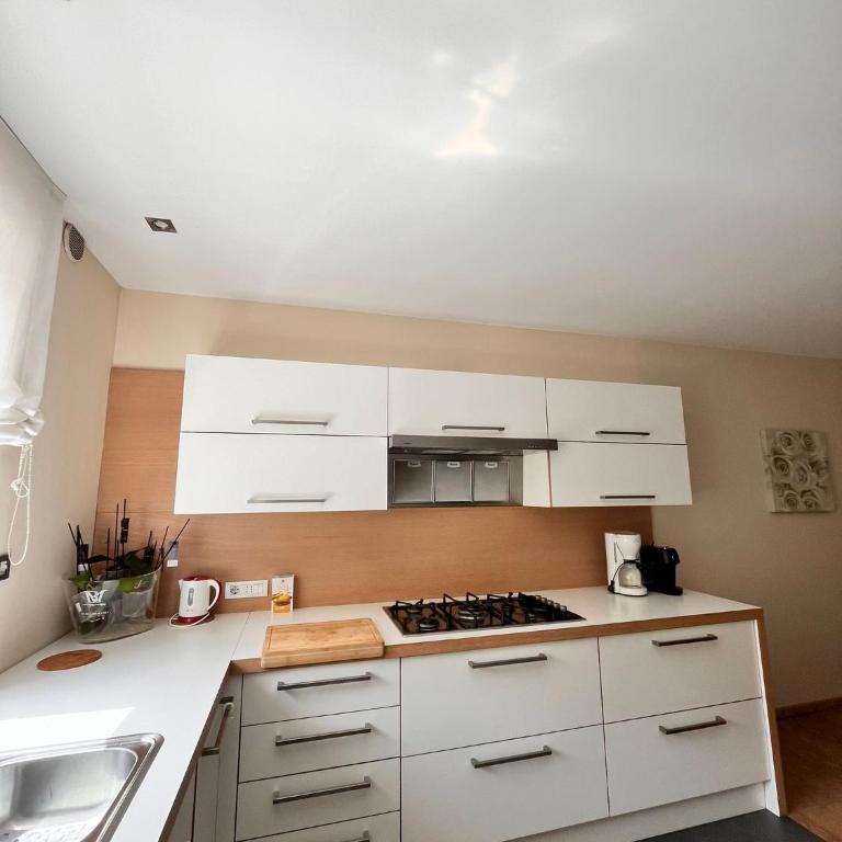 Simo's Apartment - Three-Bedroom Apartment - 15