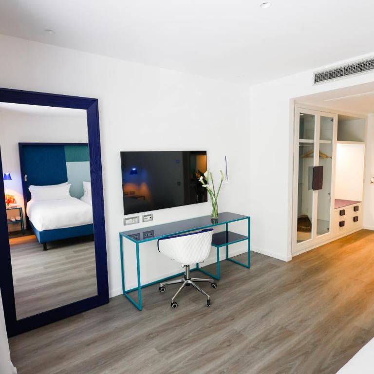 Hilton Sorrento Palace - Superior Zimmer mit Kingsize-Bett und Meerblick - 4