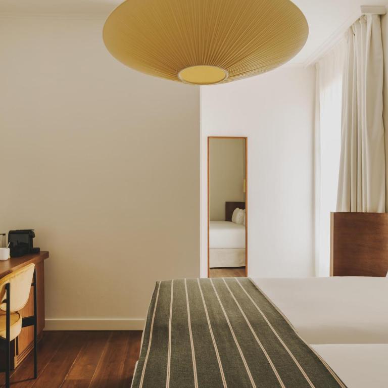 Hotel Regina Barcelona - Double or Twin Room - 3