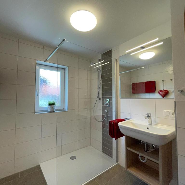 Gästehaus Sonnenplatzerl - Apartment mit Blick auf die Berge - 12