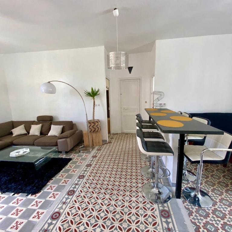Grand appartement en centre ville avec terrasse - Apartment mit 2 Schlafzimmern - 1