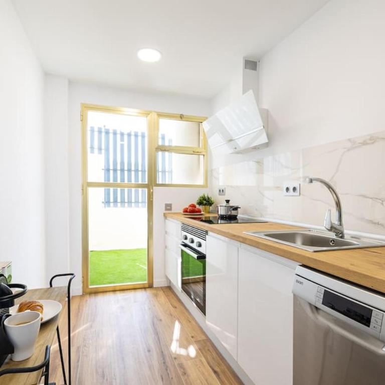 AvantiStays Aqua Marina con PARKING GRATIS - Three-Bedroom Apartment - 6