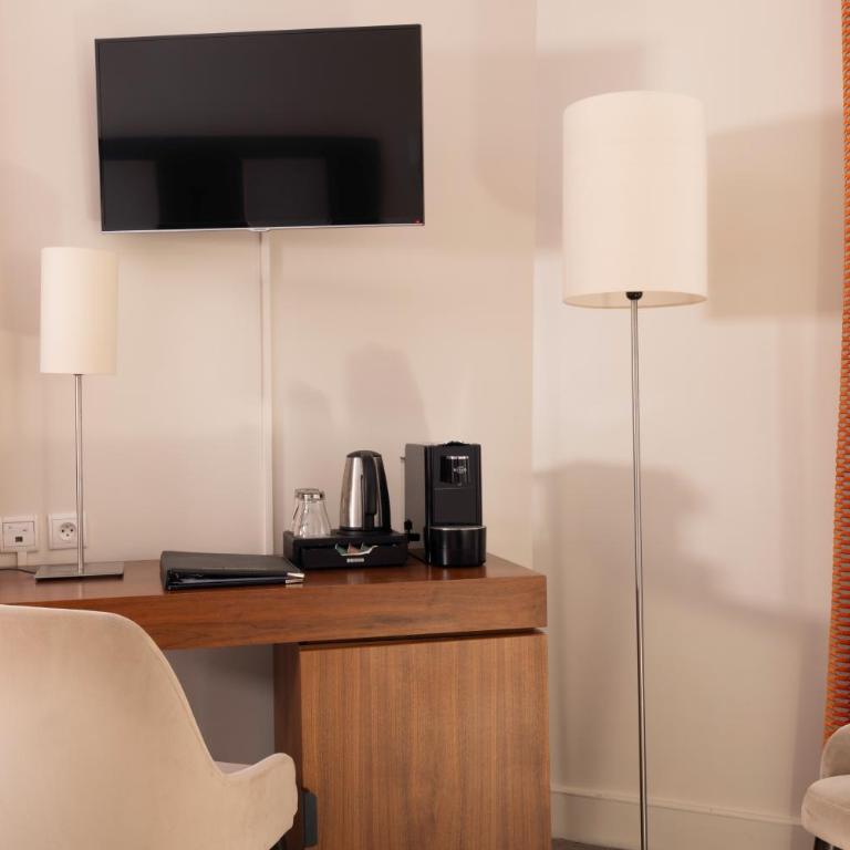 Hotel Elysées Bassano - Chambre Supérieure - 11