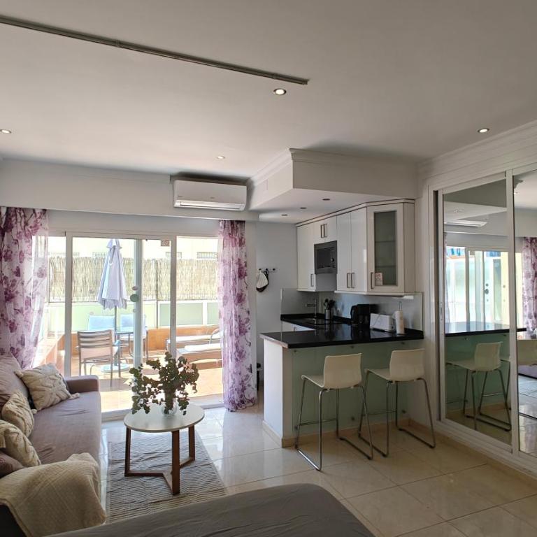 Hotel PYR, Spacious Studio with a Big Terrace - Apartamento Estudio - 10
