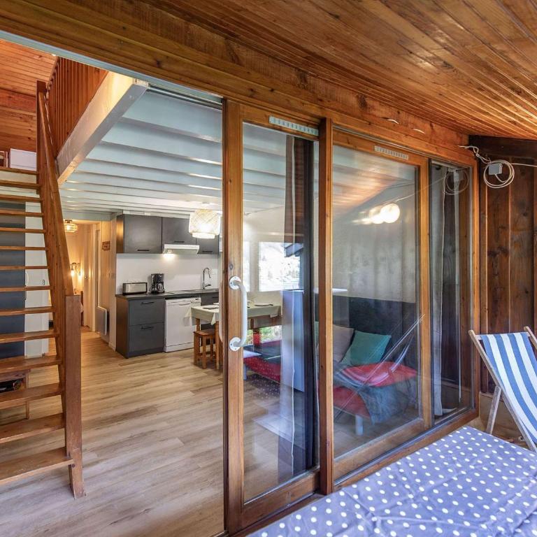 T2 rénové avec terrasse, parking privé, local vélos à Cauterets - FR-1-401-290 - Appartement - 1