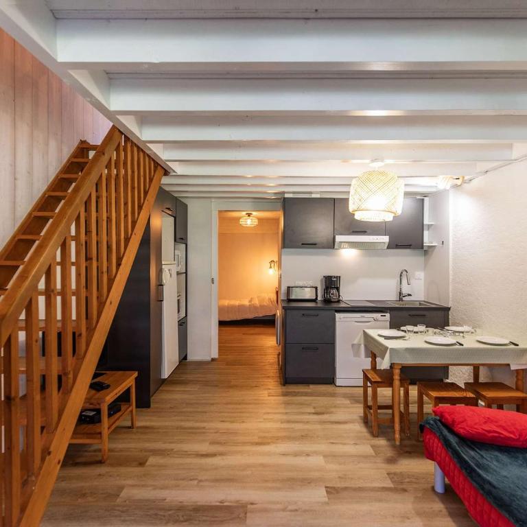 T2 rénové avec terrasse, parking privé, local vélos à Cauterets - FR-1-401-290 - Appartement - 7