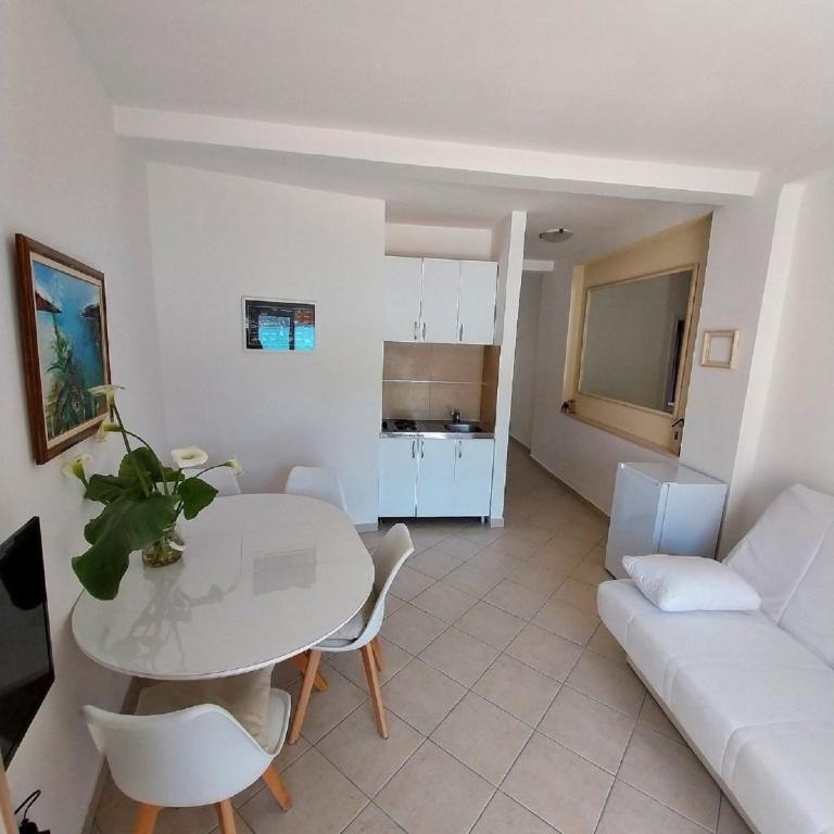 Apartments Sun House - One Bedroom Apartment - 5